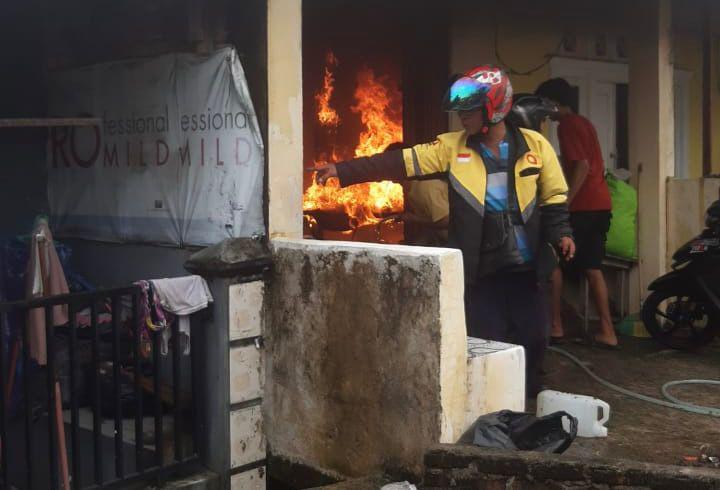 Akibat Kebocoran Gas, Toko Laundry di Padang Hangus Terbakar